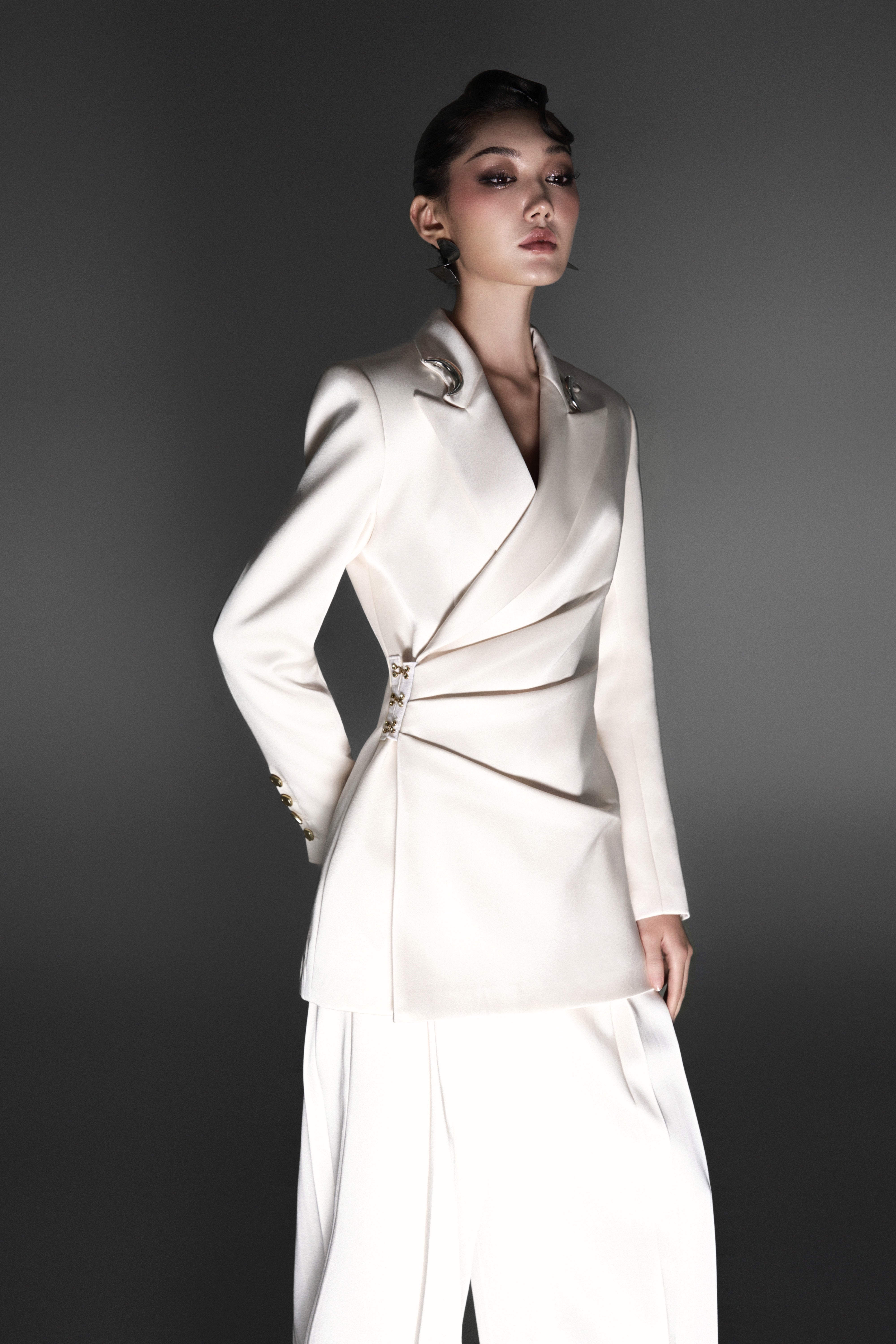 Sela Moon Off-whiteTop & Zen Ver2 Off-white Pants