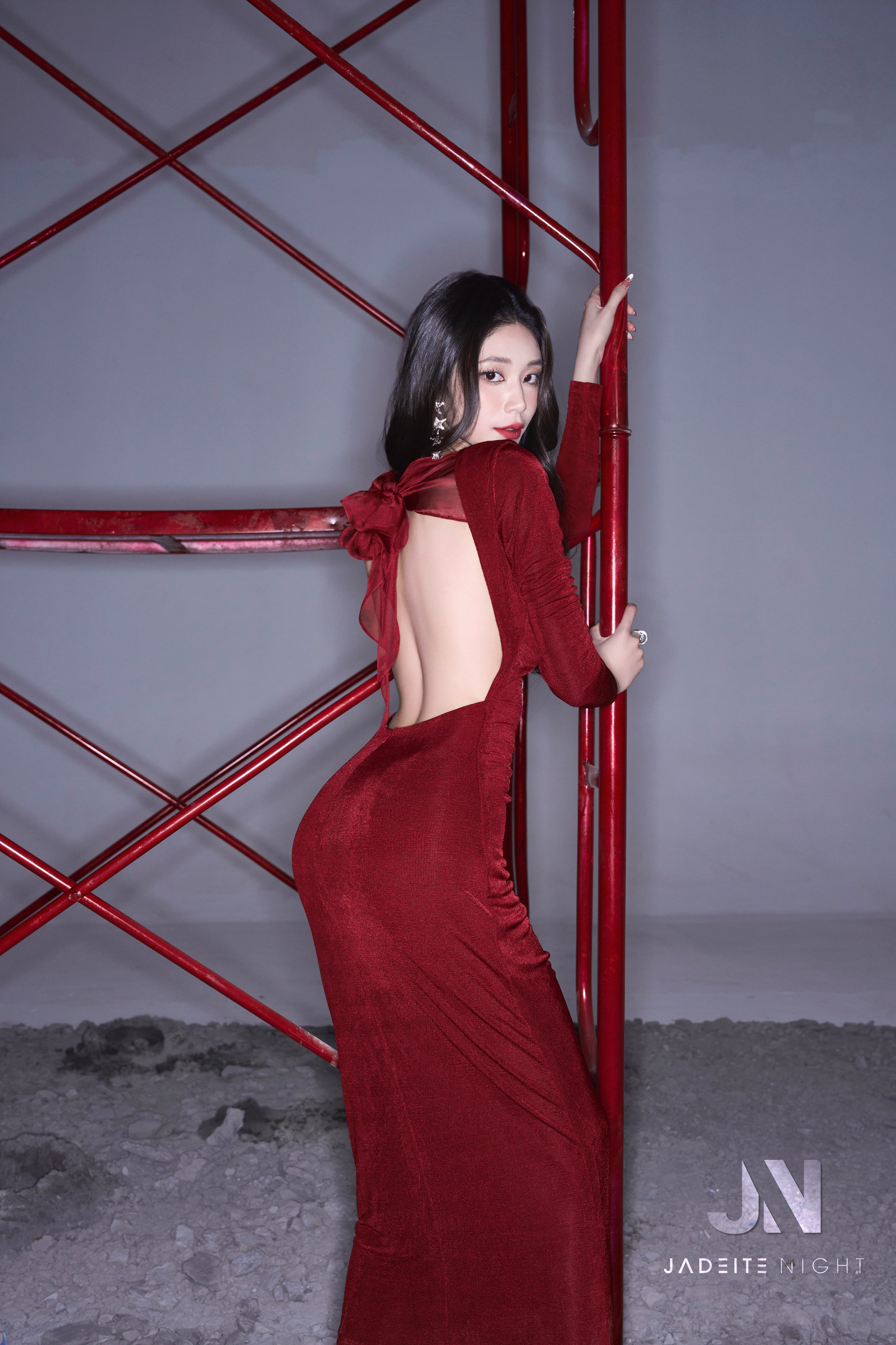 Dress with bow tie at the back