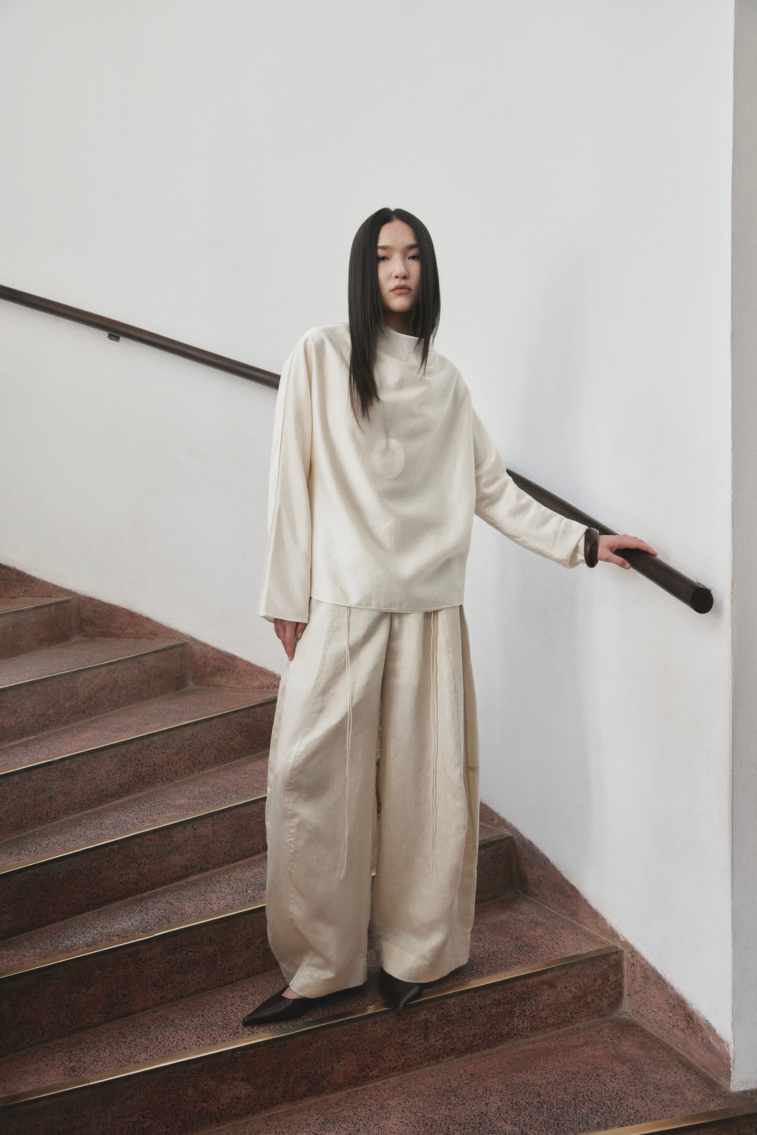 Layer Soft Top x Linen Pegged Trousers