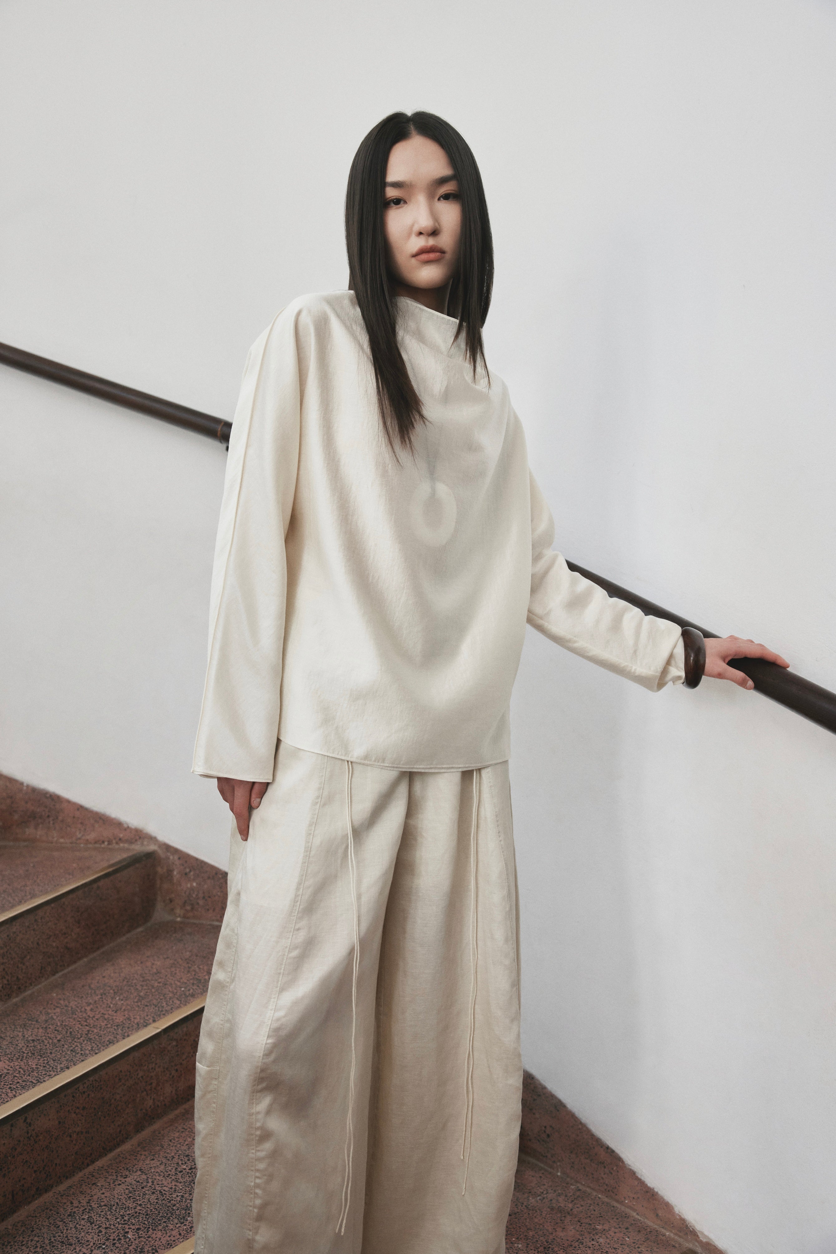 Layer Soft Top x Linen Pegged Trousers