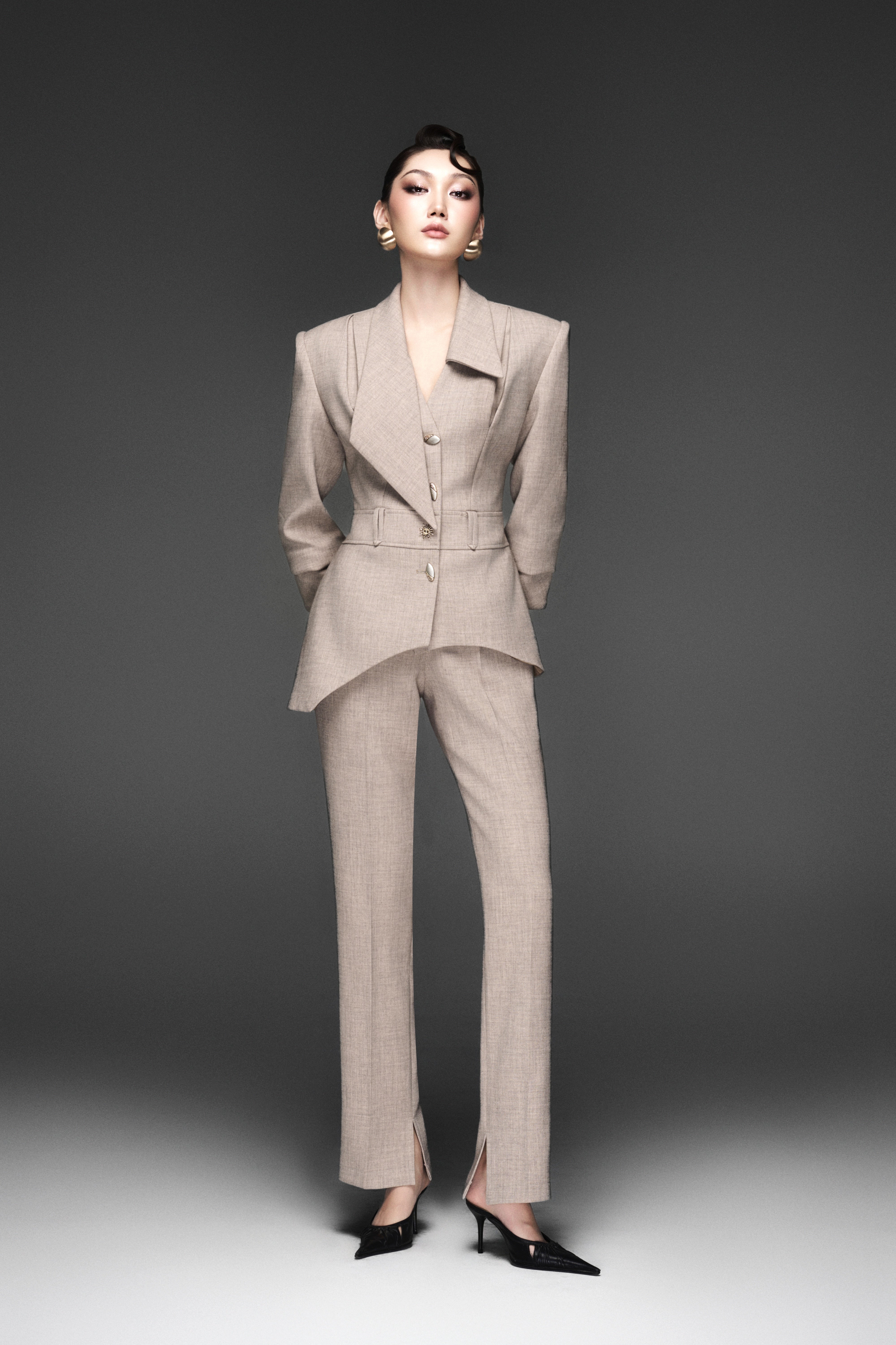 Dune Jacket & Linear Flow Trousers