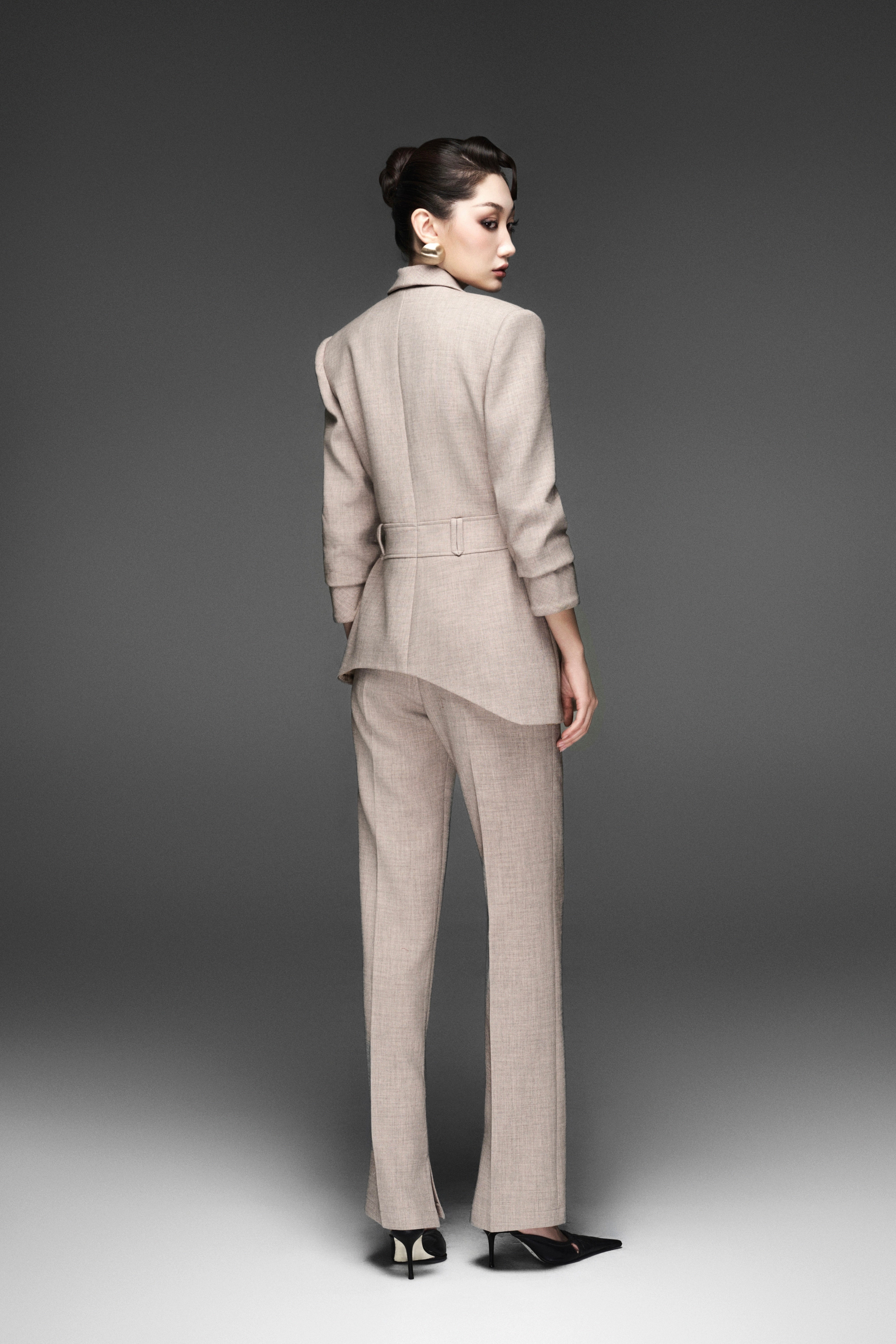 Dune Jacket & Linear Flow Trousers