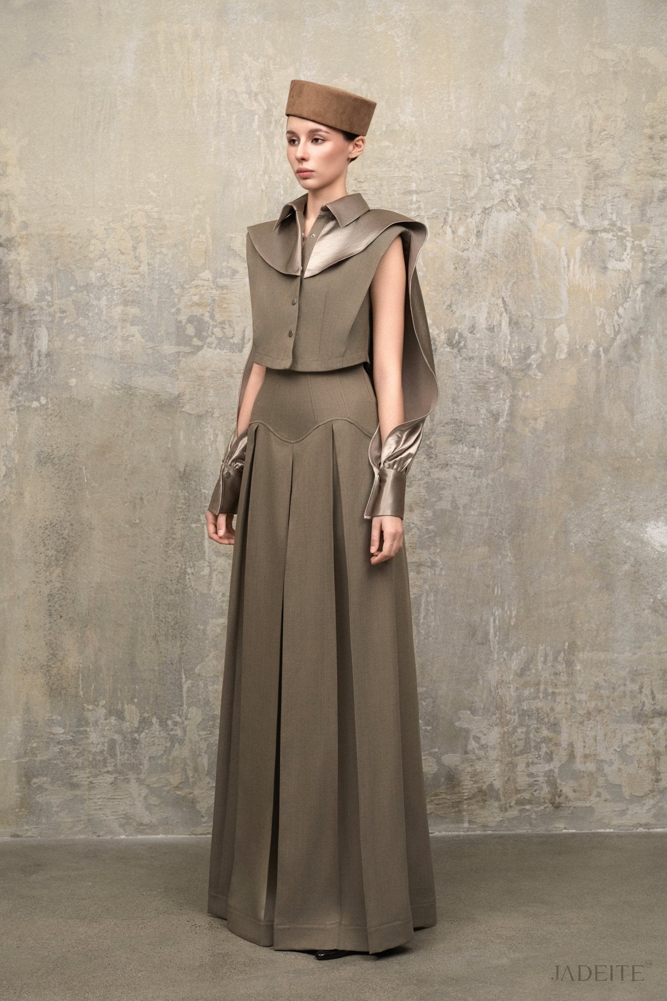 Cape Ver2 Sleeves Crop-Shirt x Van Ash Grey Pants - Jadeiteth