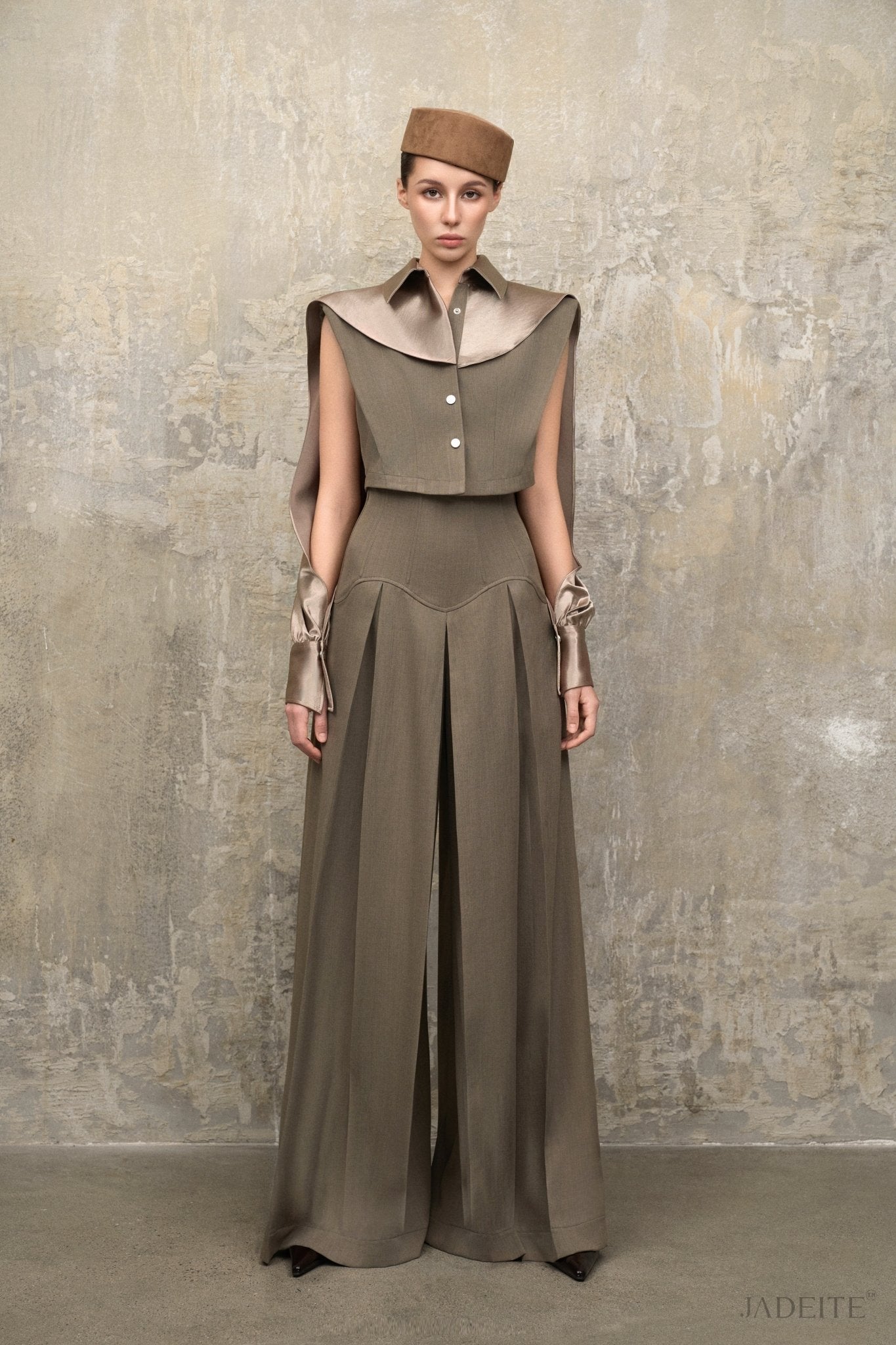 Cape Ver2 Sleeves Crop-Shirt x Van Ash Grey Pants - Jadeiteth