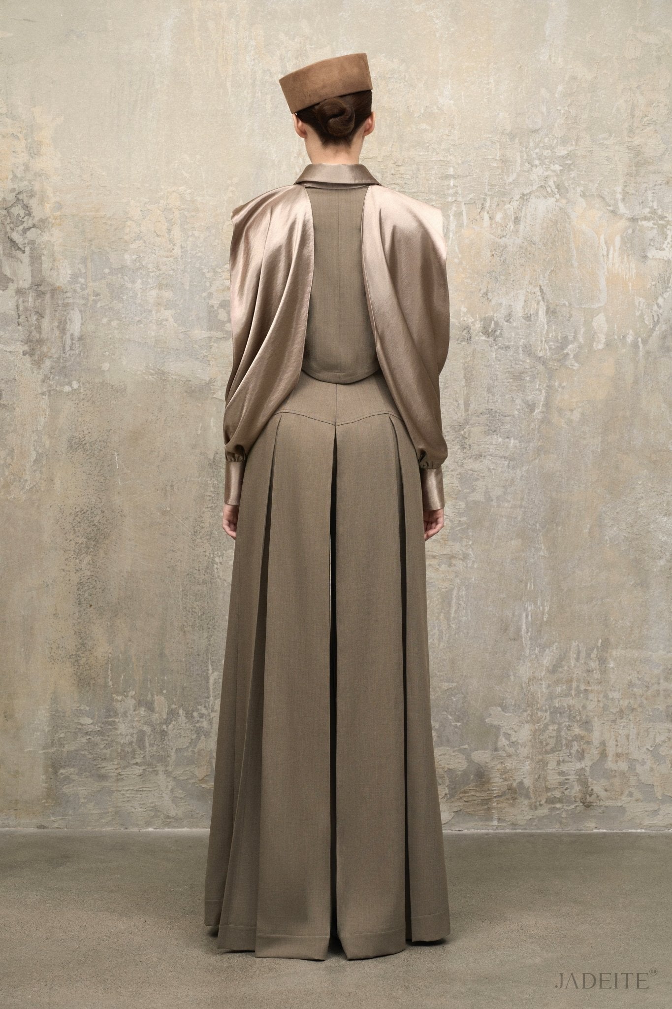 Cape Ver2 Sleeves Crop-Shirt x Van Ash Grey Pants - Jadeiteth