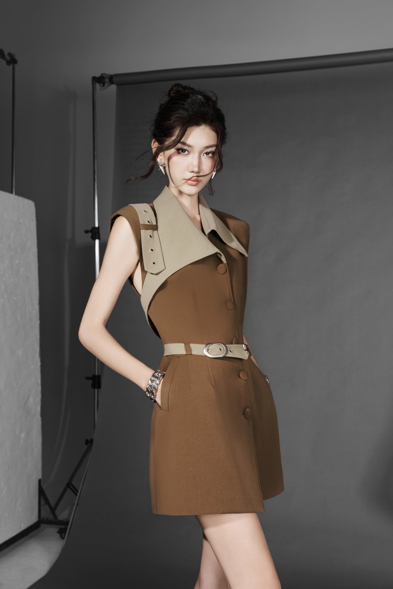 Collar Belt Vest Dress Black and Coffee - Jadeiteth
