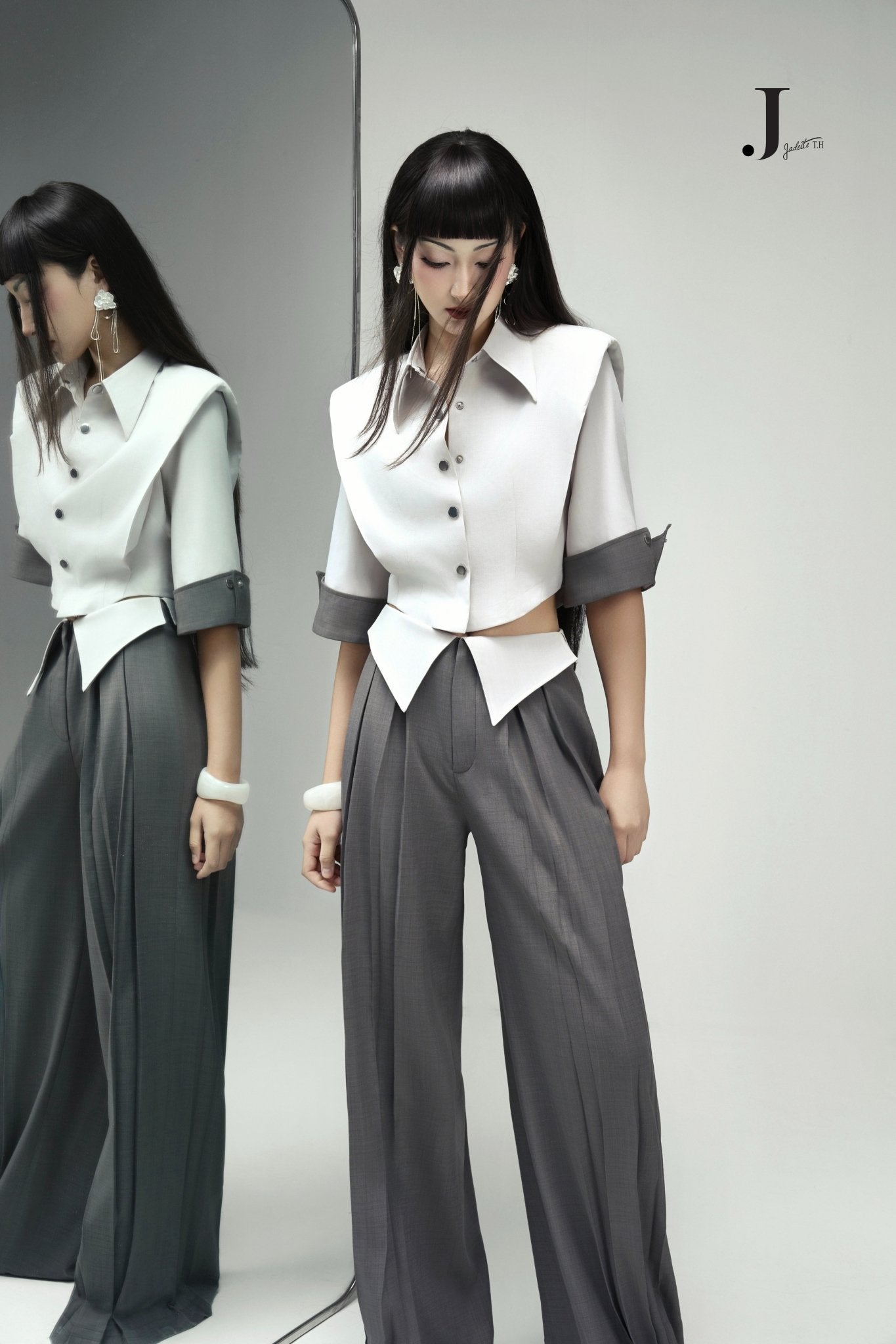 Front & Back Grey Crop-Shirt & Front & Back Grey Pants - Jadeiteth