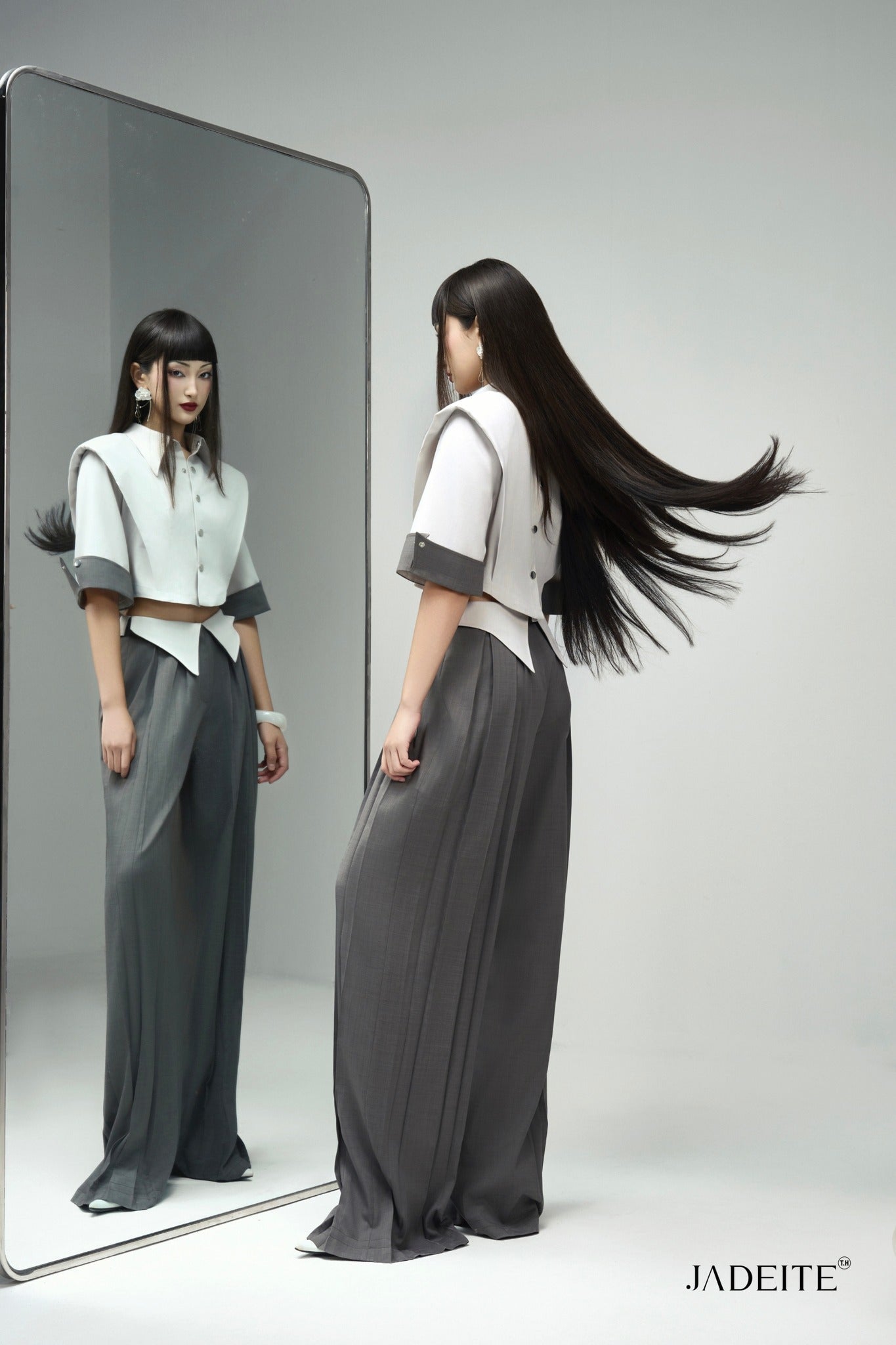 Front & Back Grey Crop-Shirt & Front & Back Grey Pants - Jadeiteth