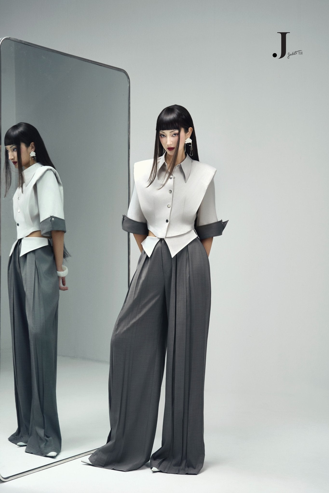 Front & Back Grey Crop-Shirt & Front & Back Grey Pants - Jadeiteth