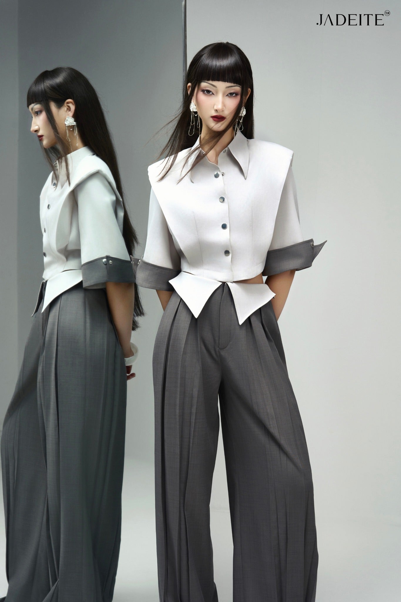 Front & Back Grey Crop-Shirt & Front & Back Grey Pants - Jadeiteth
