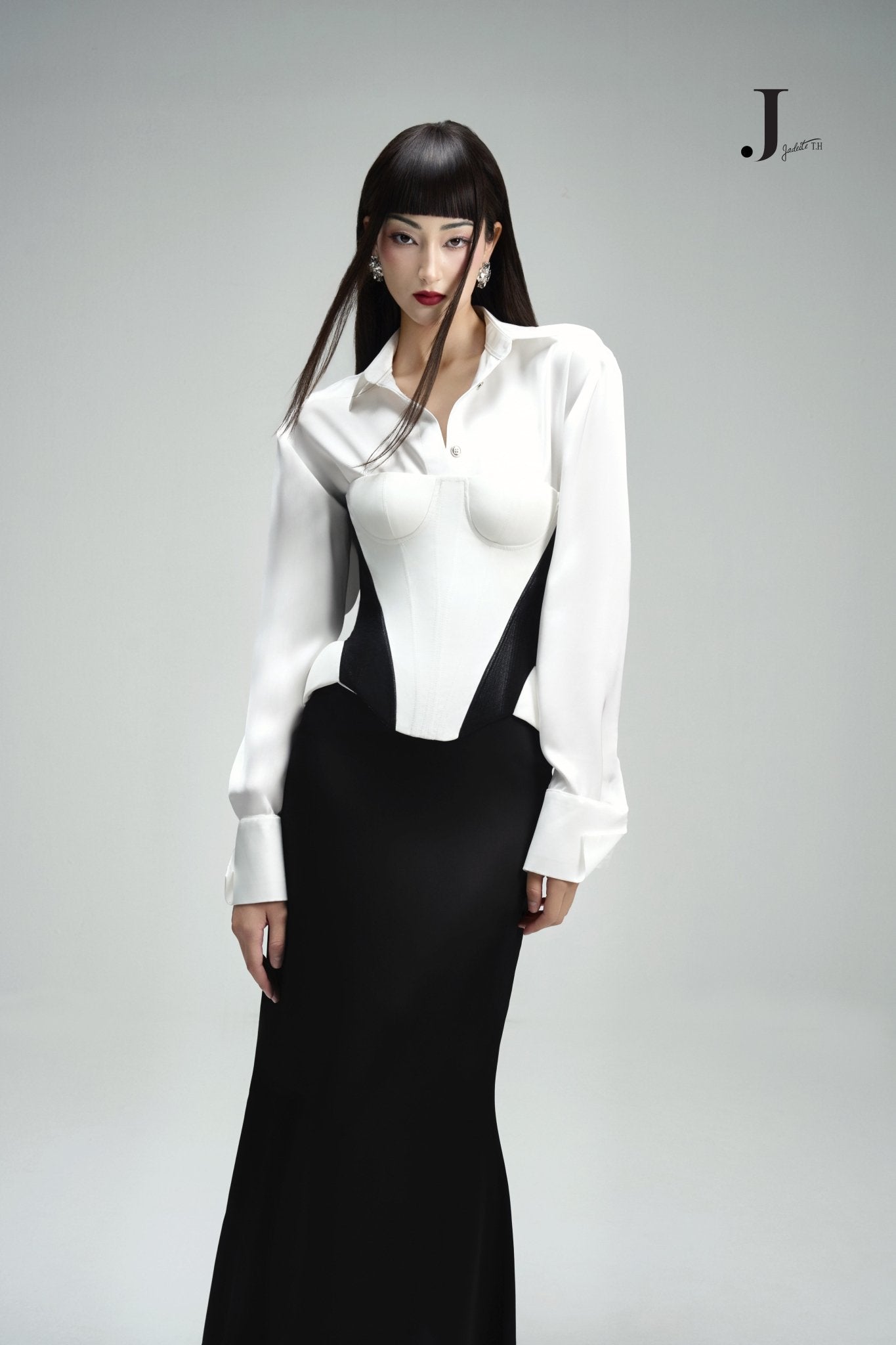 Planny White Shirt & Iron BW Corset & Kim B Maxi-Skirt - Jadeiteth