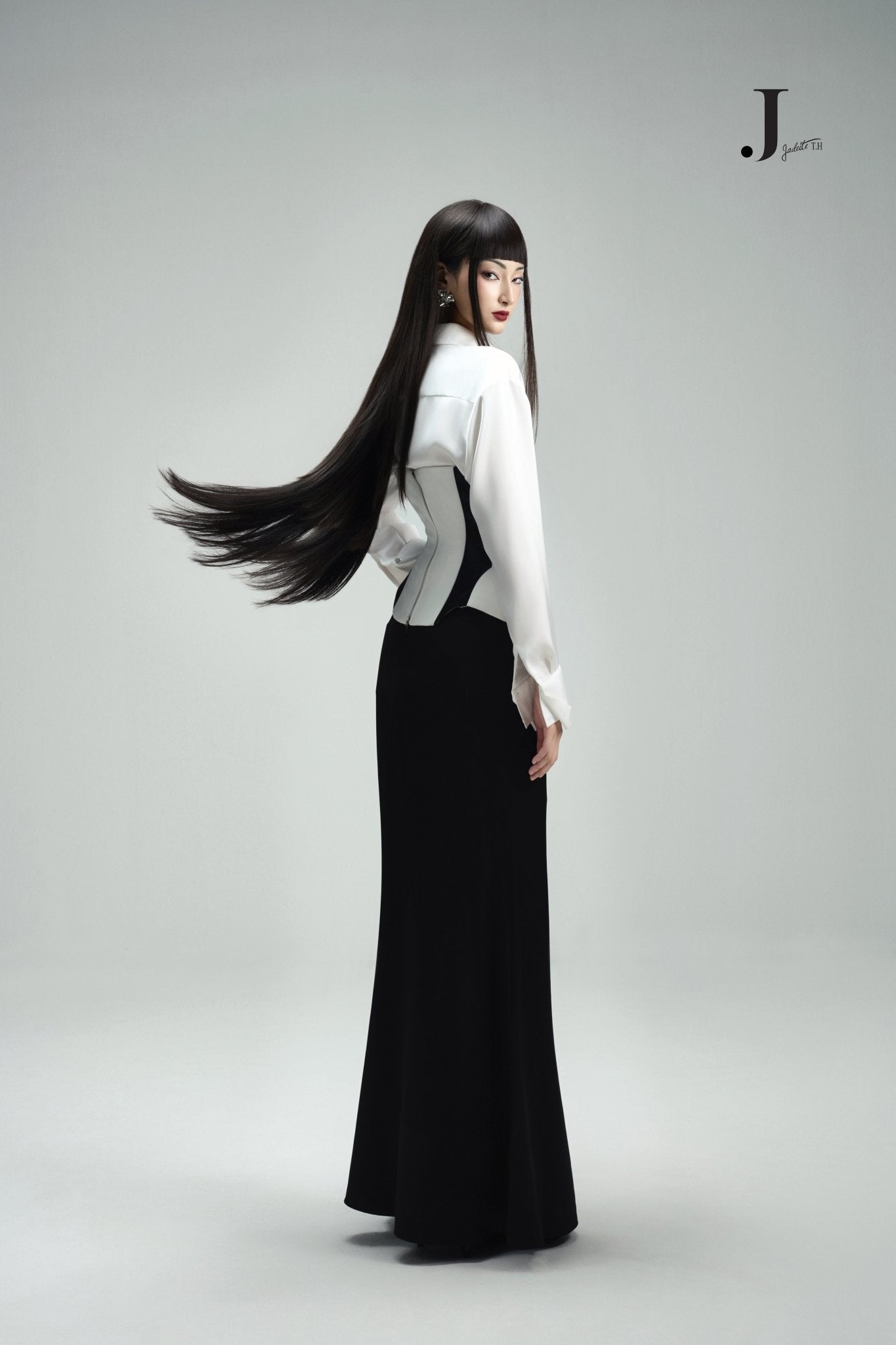 Planny White Shirt & Iron BW Corset & Kim B Maxi-Skirt - Jadeiteth