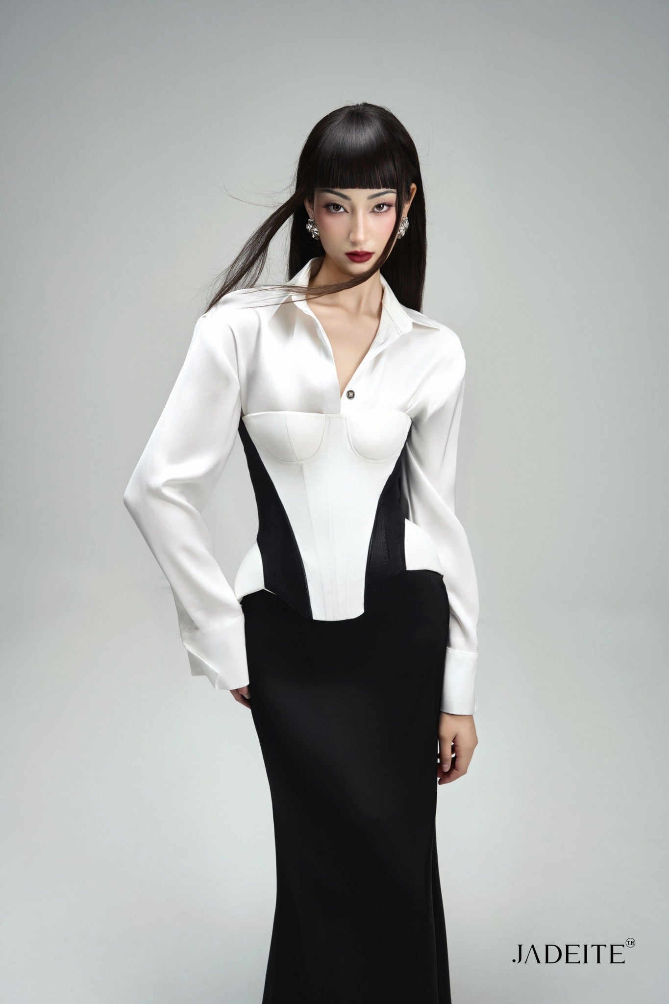 Planny White Shirt & Iron BW Corset & Kim B Maxi-Skirt - Jadeiteth