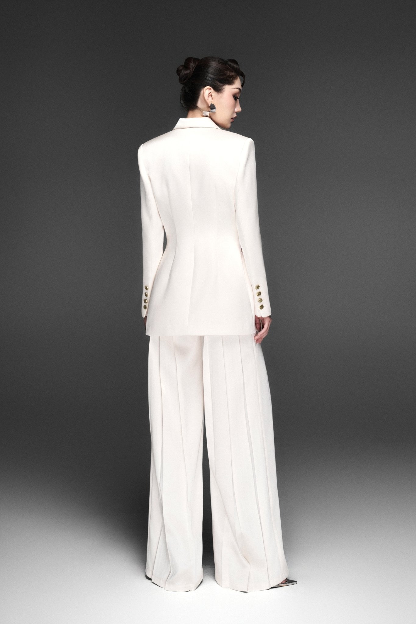 Sela Moon Off-whiteTop & Zen Ver2 Off-white Pants - Jadeiteth