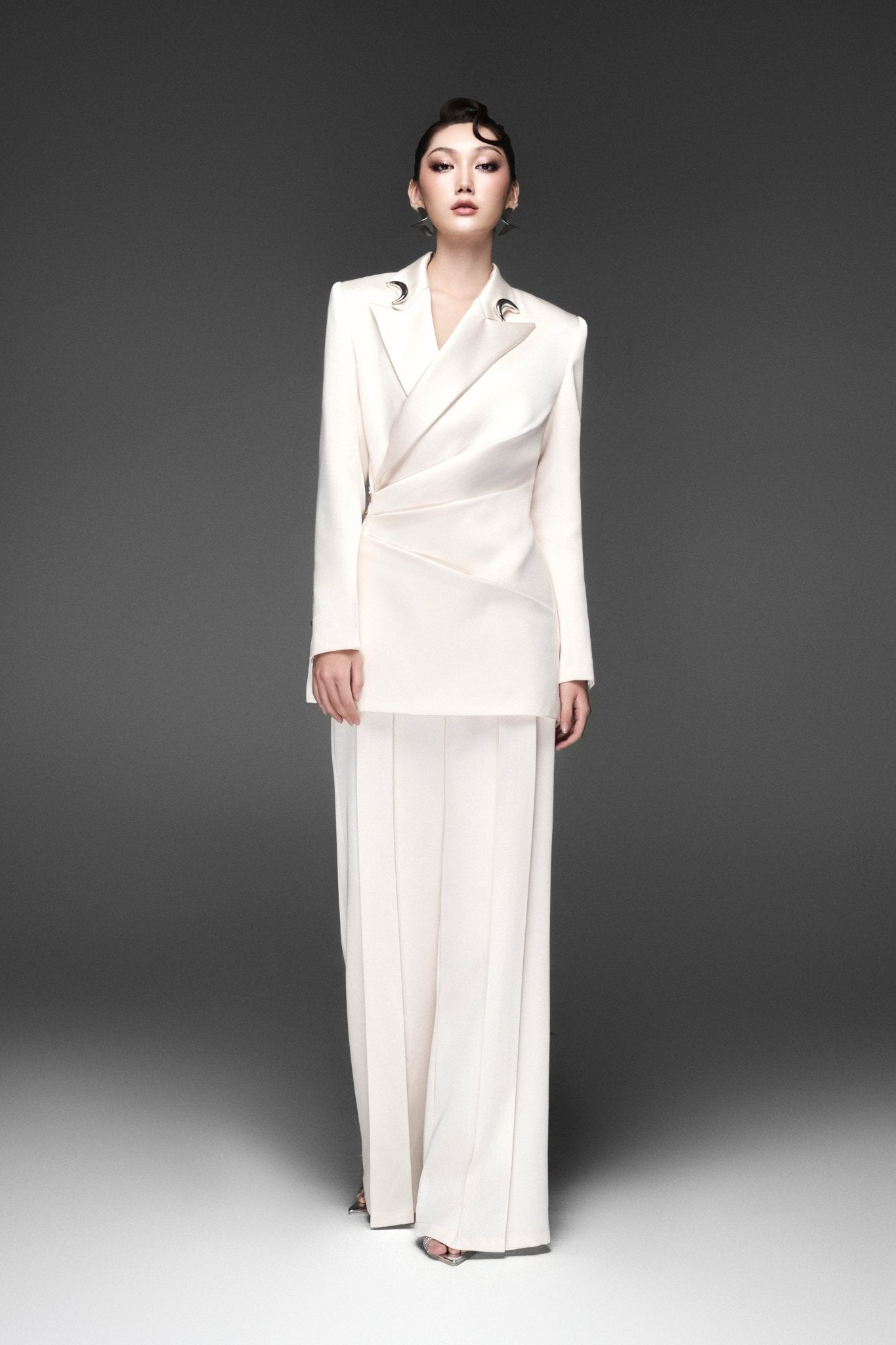 Sela Moon Off-whiteTop & Zen Ver2 Off-white Pants - Jadeiteth