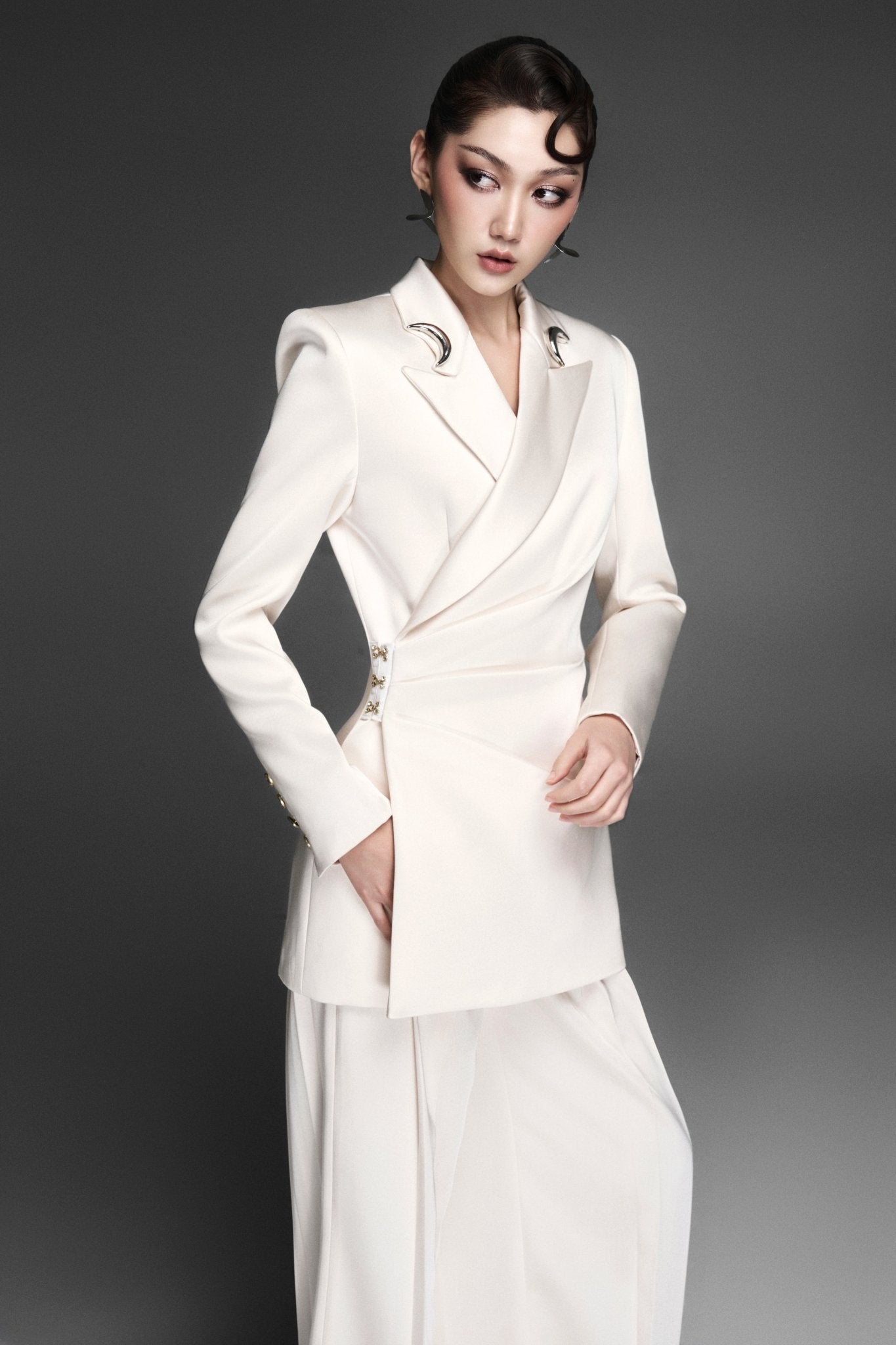 Sela Moon Off-whiteTop & Zen Ver2 Off-white Pants - Jadeiteth