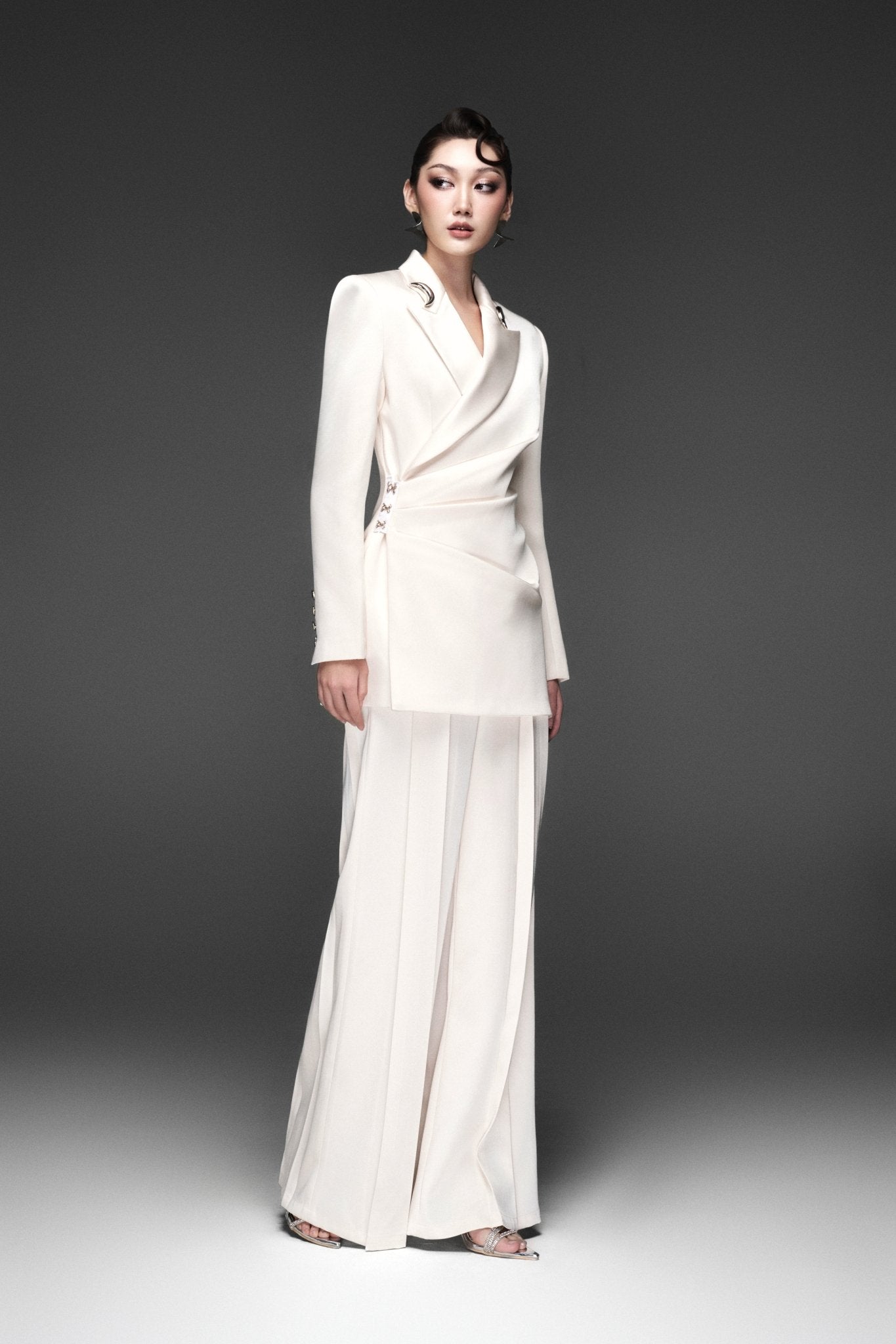 Sela Moon Off-whiteTop & Zen Ver2 Off-white Pants - Jadeiteth