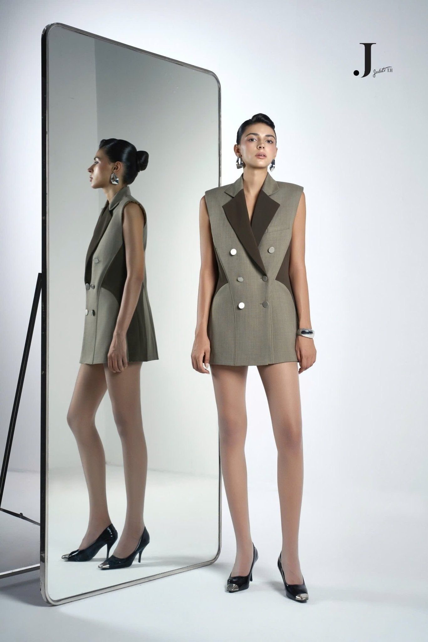 Slim Ash Grey Blazer Gilet & Ash Grey Short-skirt - Jadeiteth
